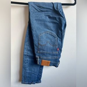 Medium Wash Levis 721 High Rise Skinny Jeans